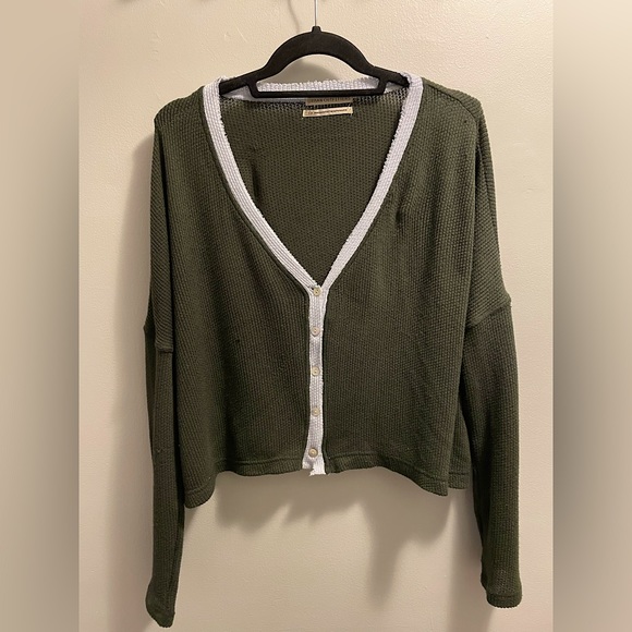 URBAN OUTFITTERS SIZE SMALL ARMY GREEN CARDIGAN - Picture 1 of 3